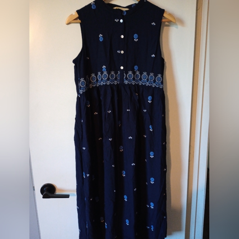 Sleeveless Navy Blue Midi Dress With Embroidered Floral Detailing Size Large - Picture 2 of 12